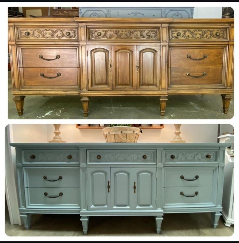Altes Sideboard beim Abschleifen