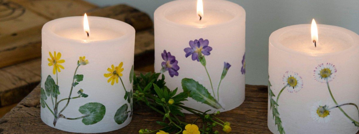 Frühlingskerze mit Blumen