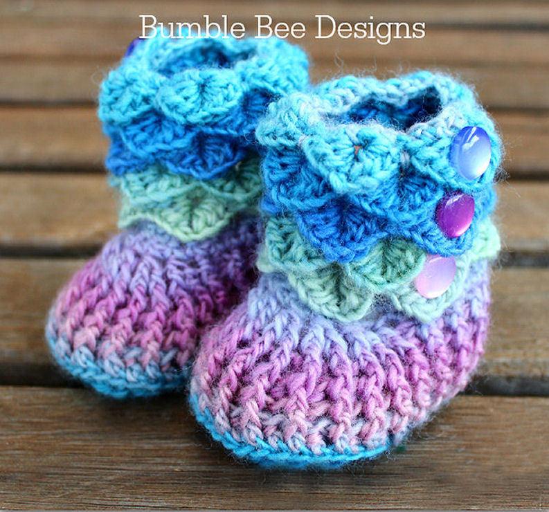 Bunte gehäkelte Babyschuhe in Pastellblau, Mint, Gelb und Rosa