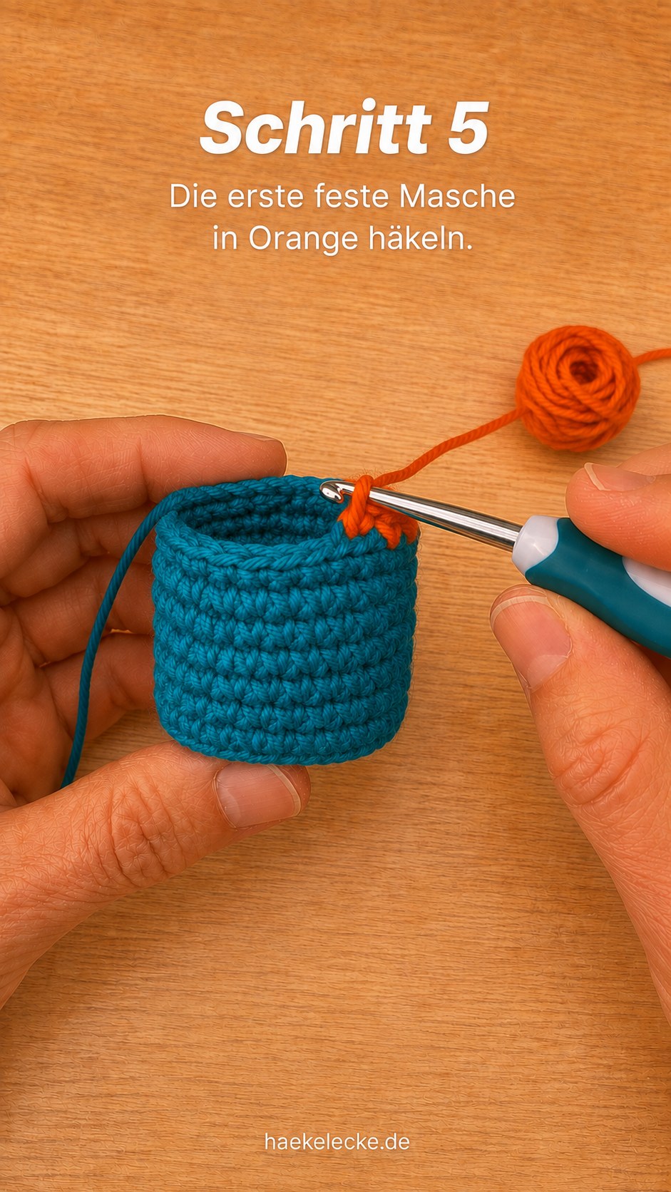 Erste feste Masche in Orange nach gelungenem Farbwechsel beim Amigurumi häkeln