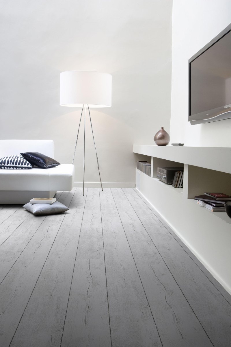 Grauer gestrichener Holzboden modernes Wohnzimmer