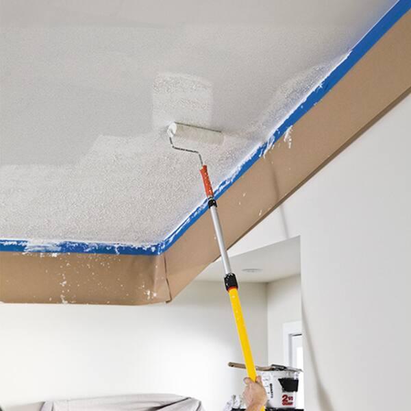 Grundierung auf Decke auftragen
