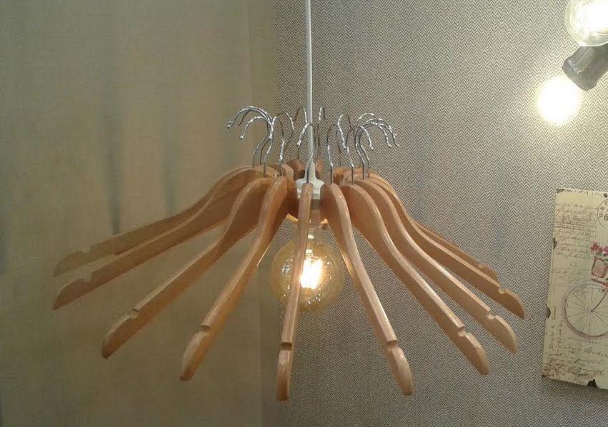 Lampe aus Kleiderbügeln