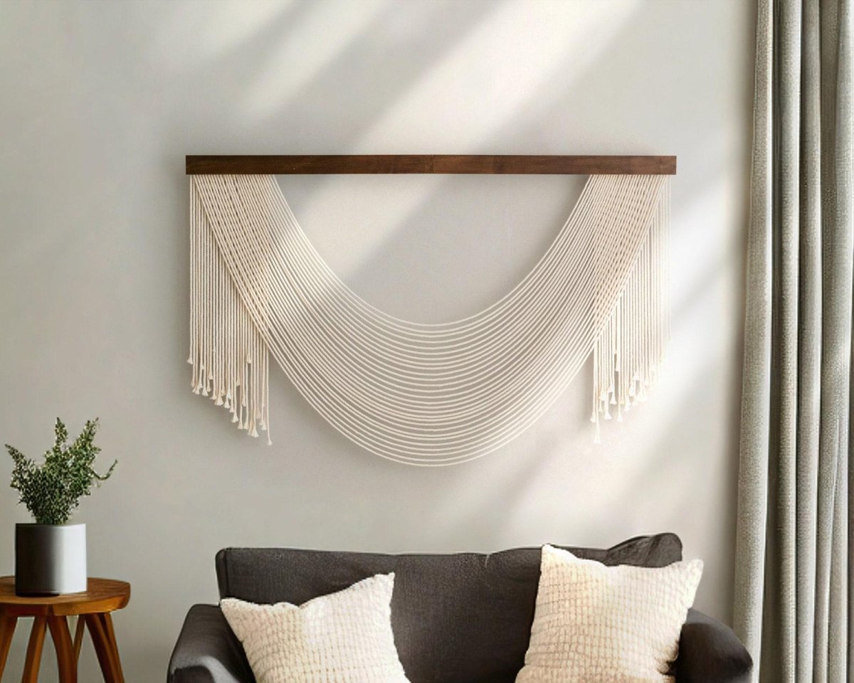 Weißer minimalistischer Makramee-Wandbehang