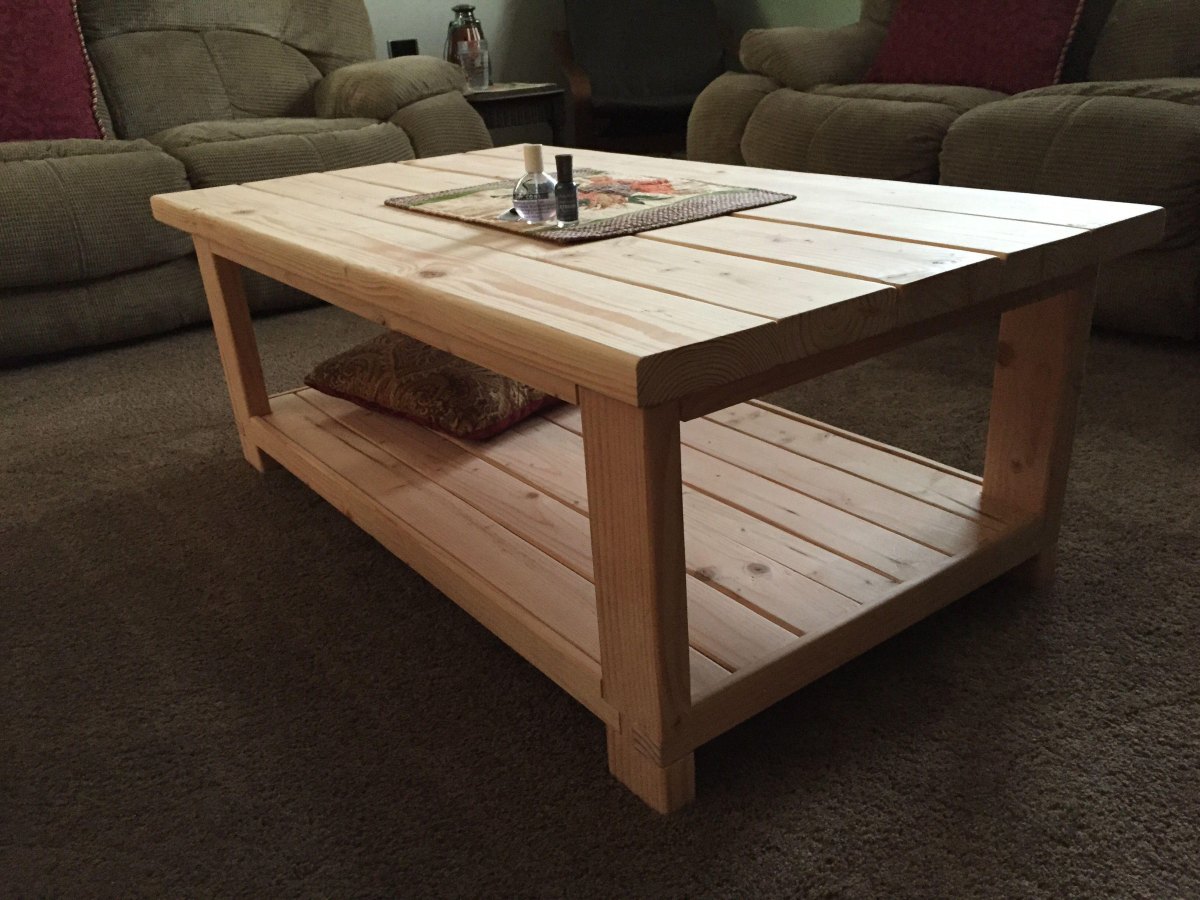 Rustikaler Couchtisch aus Holz