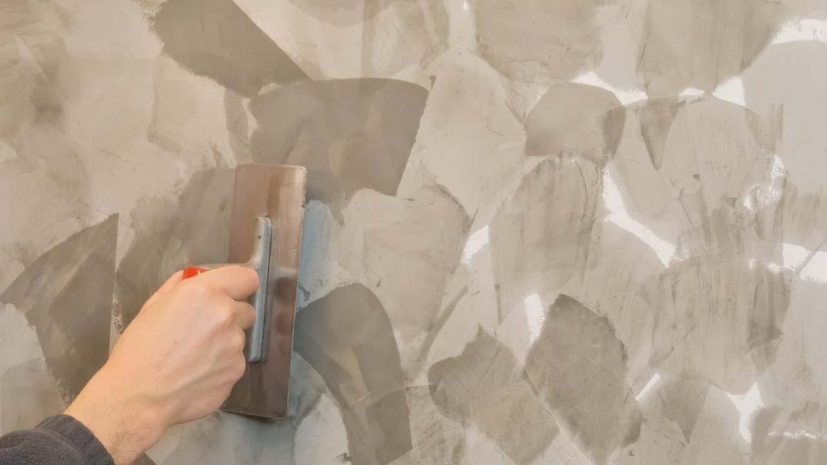 Strukturierte Wand mit Spachteltechnik