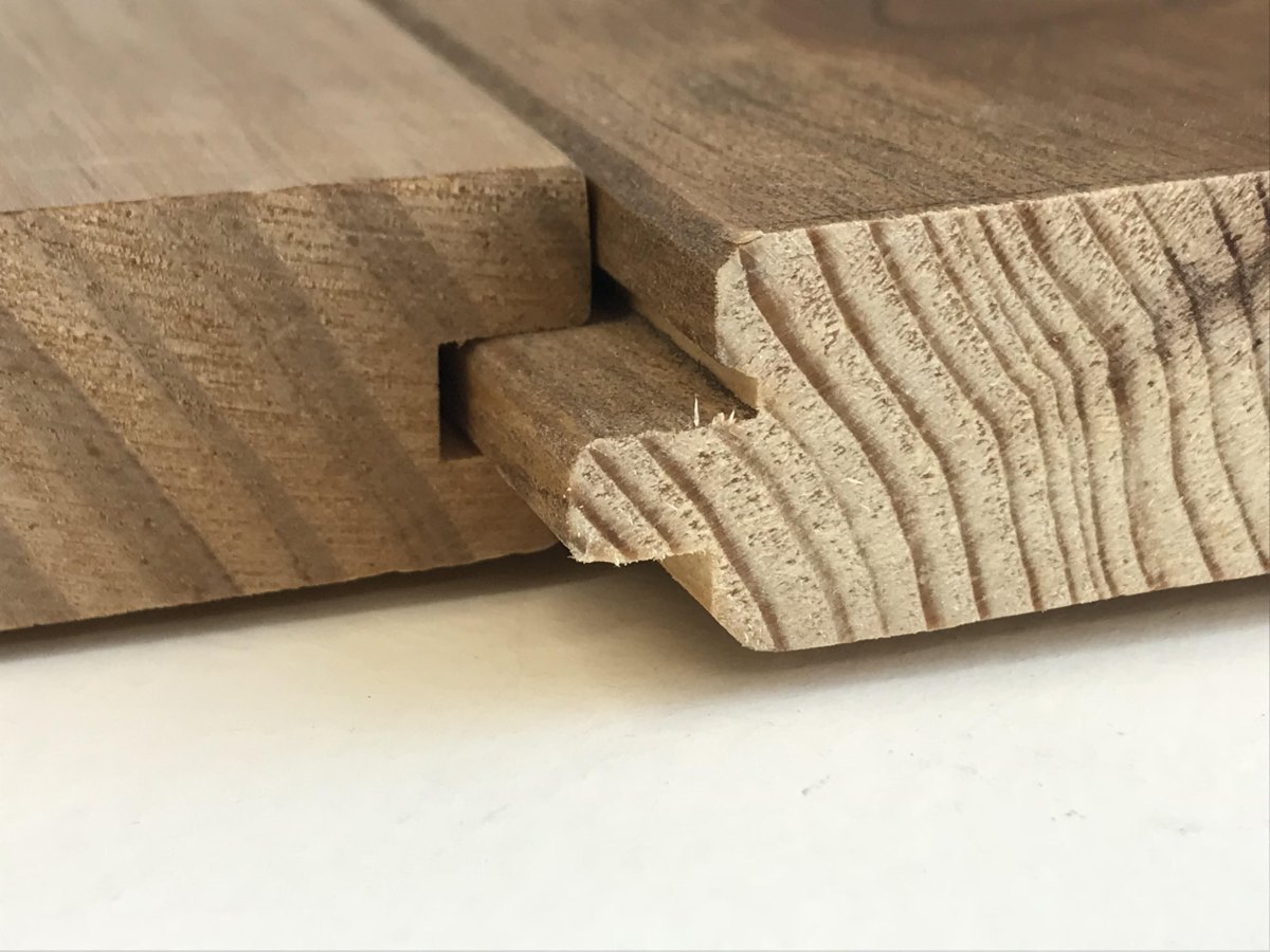 Nut und Feder bei Holzbrettern