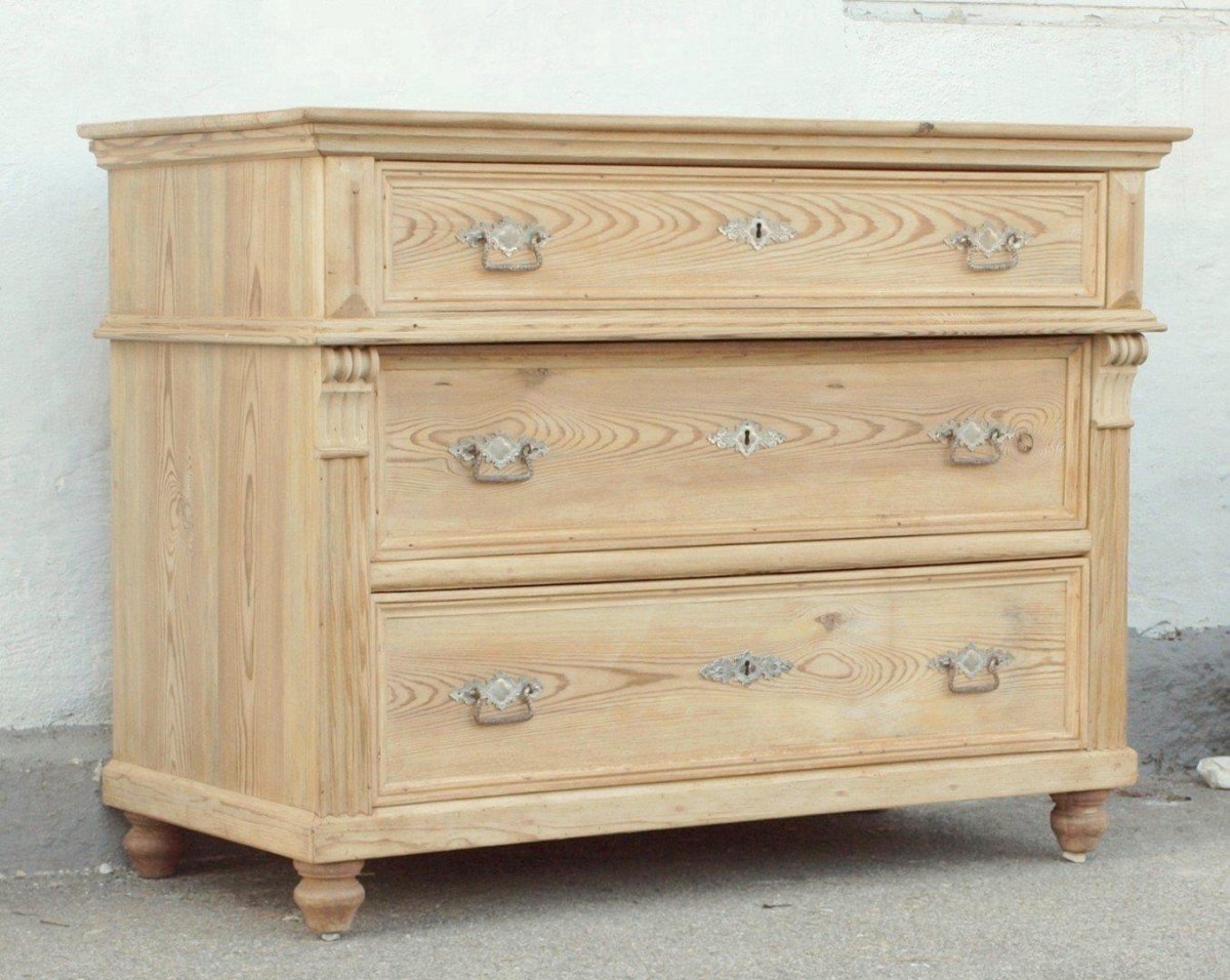 Abgeschliffene Holzkommode