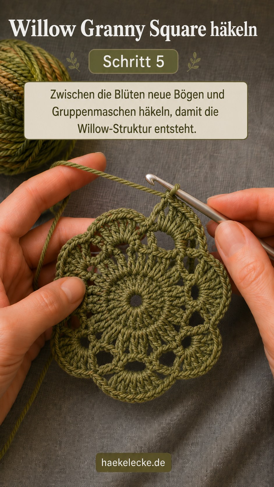 Neue Bögen und Gruppenmaschen zwischen den Blüten beim Willow Granny Square häkeln